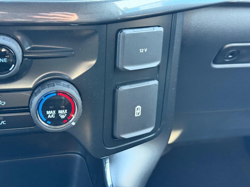 Ford F-150 Vehicle Full-screen Gallery Image 14