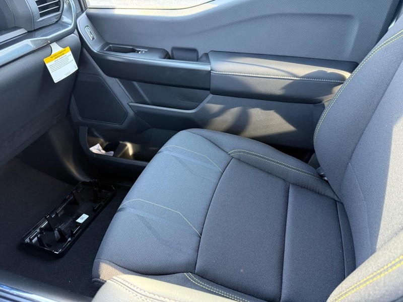 Ford F-150 Vehicle Full-screen Gallery Image 15