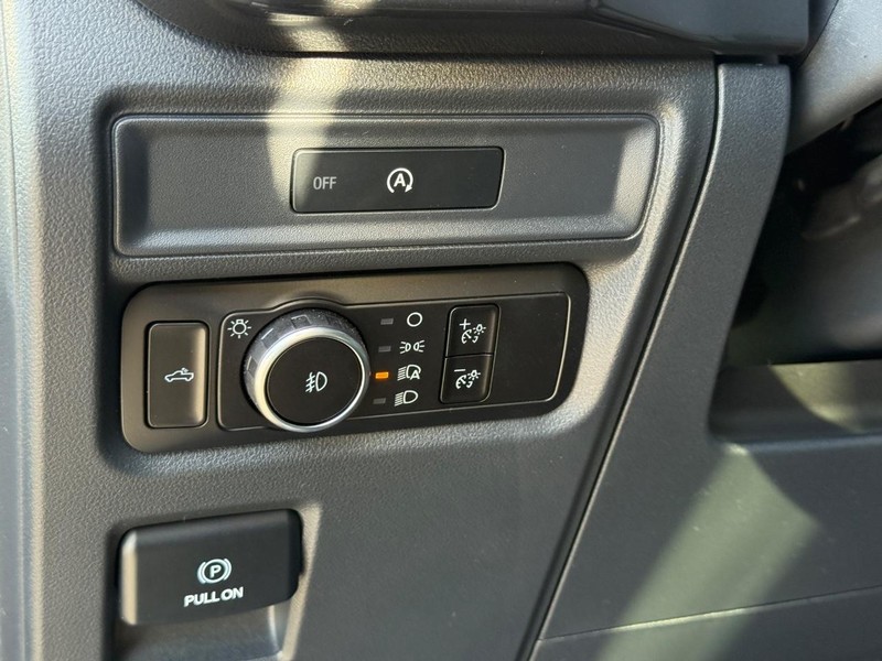 Ford F-150 Vehicle Full-screen Gallery Image 16