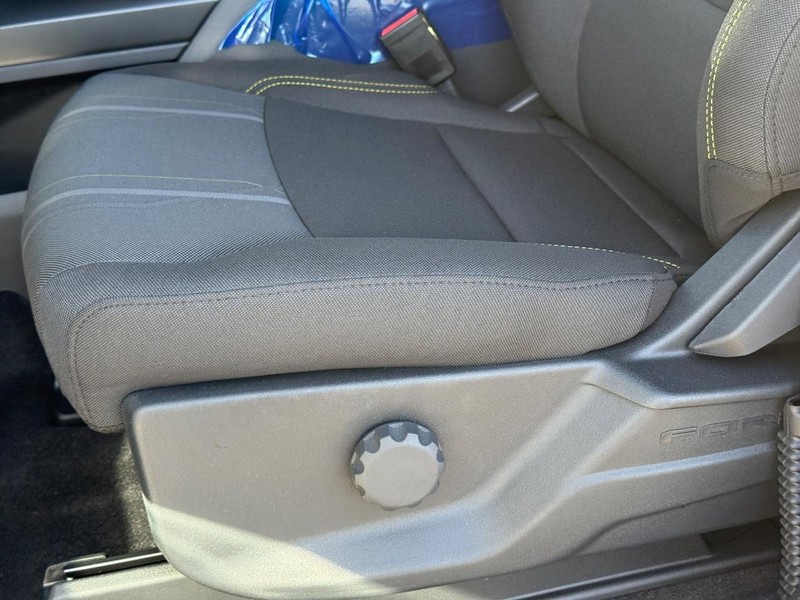 Ford F-150 Vehicle Full-screen Gallery Image 18