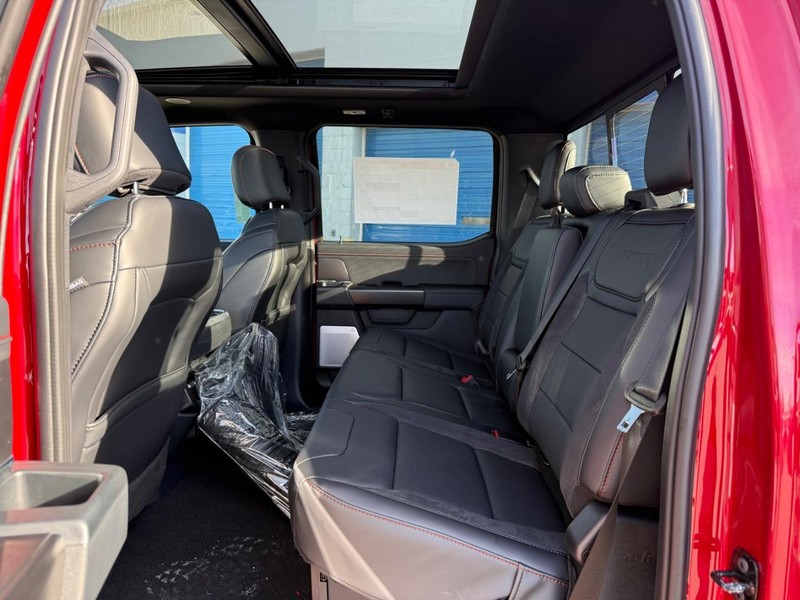 Ford F-150 Vehicle Full-screen Gallery Image 5