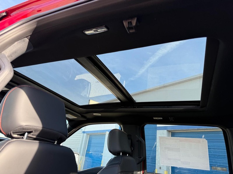 Ford F-150 Vehicle Full-screen Gallery Image 6