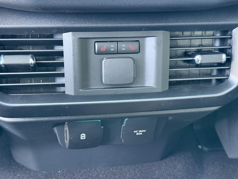 Ford F-150 Vehicle Full-screen Gallery Image 7