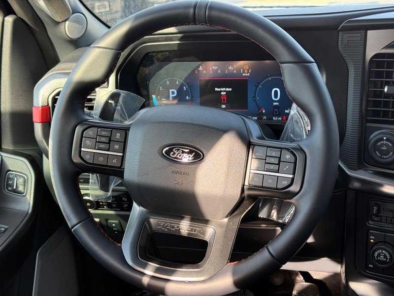 Ford F-150 Vehicle Full-screen Gallery Image 9