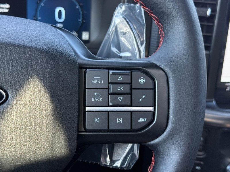 Ford F-150 Vehicle Full-screen Gallery Image 11