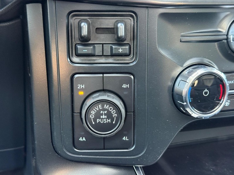 Ford F-150 Vehicle Full-screen Gallery Image 15