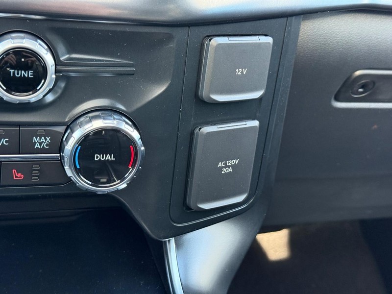 Ford F-150 Vehicle Full-screen Gallery Image 17