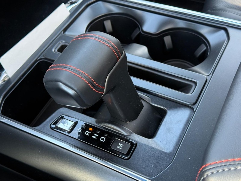 Ford F-150 Vehicle Full-screen Gallery Image 18