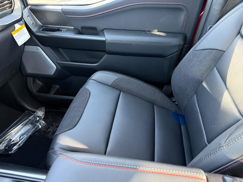 Ford F-150 Vehicle Full-screen Gallery Image 19