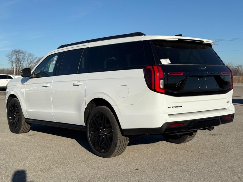 Ford Expedition Max Vehicle Full-screen Gallery Image 3