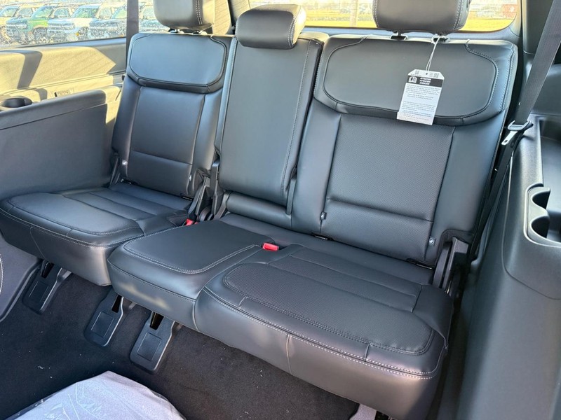 Ford Expedition Max Vehicle Full-screen Gallery Image 5