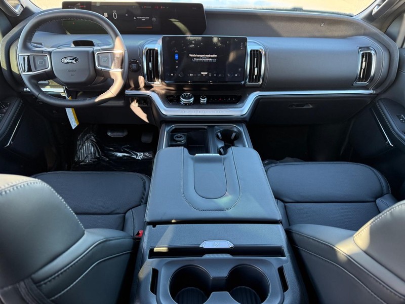 Ford Expedition Max Vehicle Full-screen Gallery Image 9