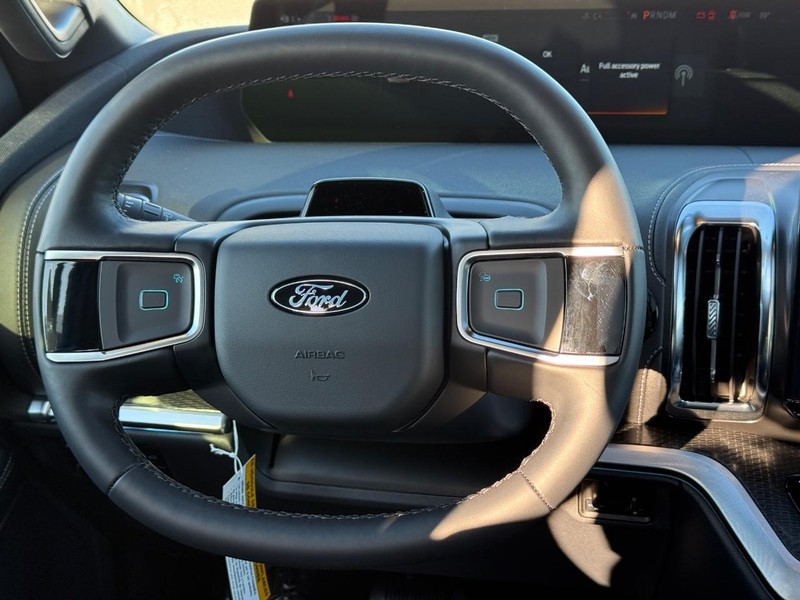 Ford Expedition Max Vehicle Full-screen Gallery Image 10