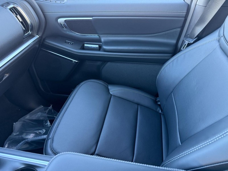 Ford Expedition Max Vehicle Full-screen Gallery Image 17