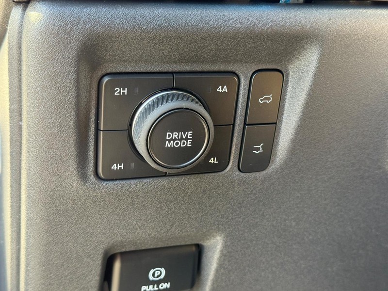 Ford Expedition Max Vehicle Full-screen Gallery Image 18