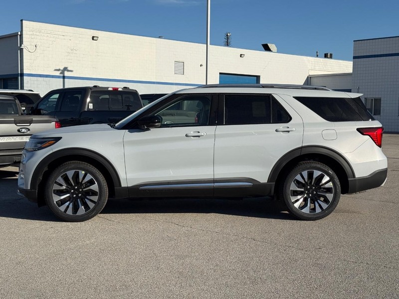 Ford Explorer Vehicle Full-screen Gallery Image 2