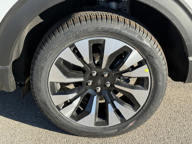 Ford Explorer Vehicle Full-screen Gallery Image 4