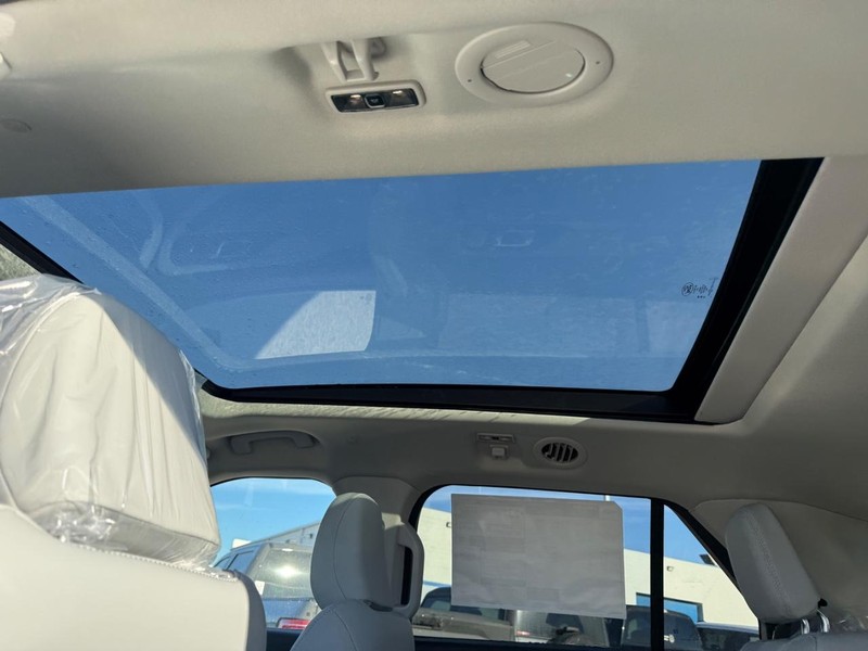 Ford Explorer Vehicle Full-screen Gallery Image 7