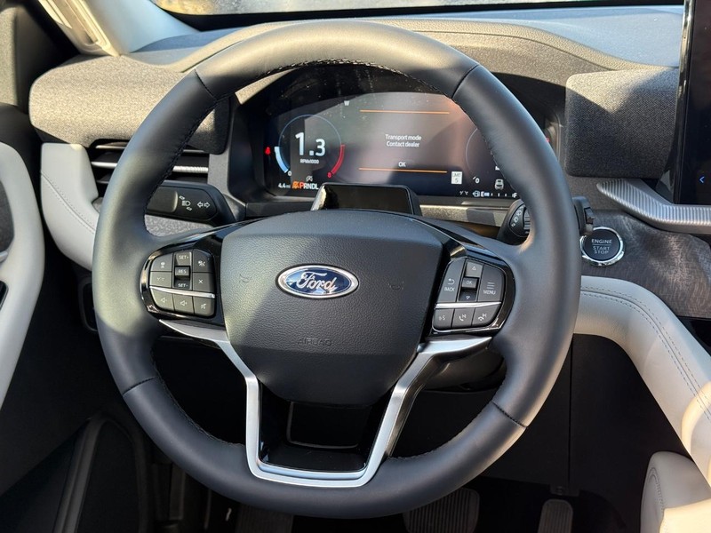 Ford Explorer Vehicle Full-screen Gallery Image 10