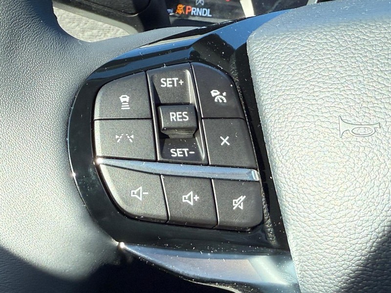 Ford Explorer Vehicle Full-screen Gallery Image 11