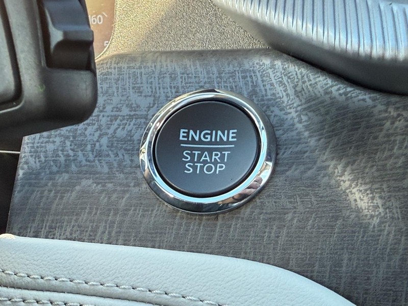 Ford Explorer Vehicle Full-screen Gallery Image 13