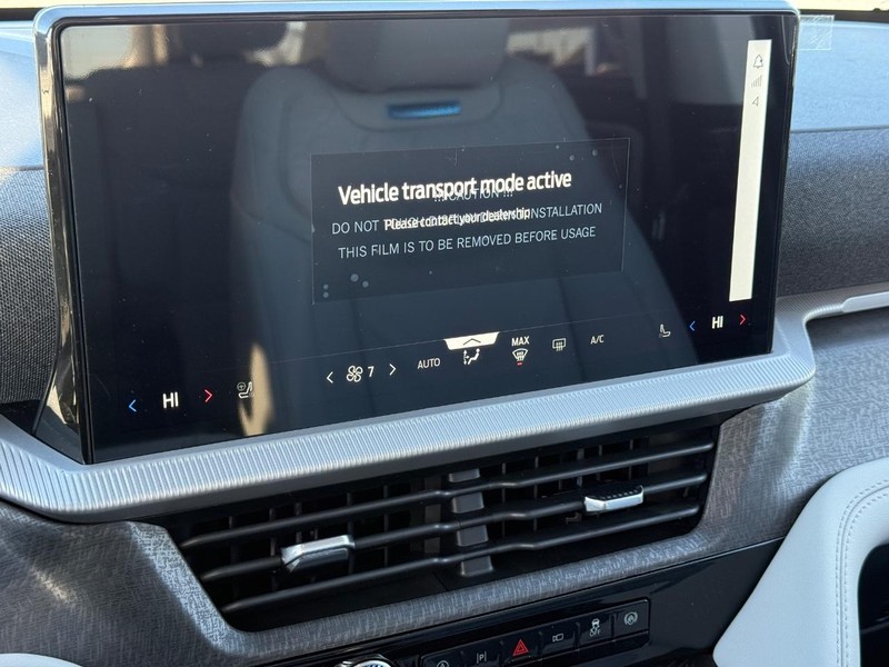 Ford Explorer Vehicle Full-screen Gallery Image 14