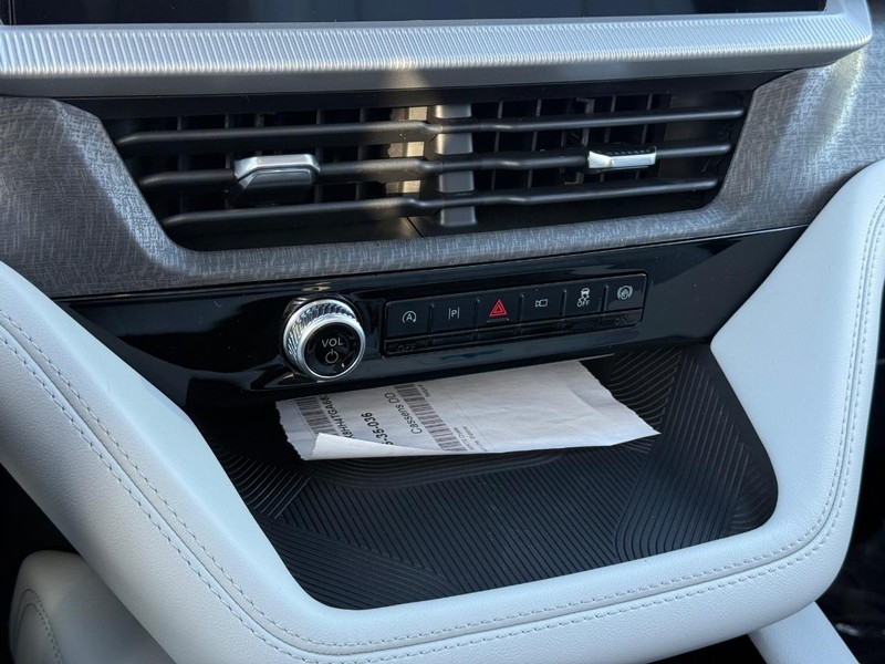 Ford Explorer Vehicle Full-screen Gallery Image 16