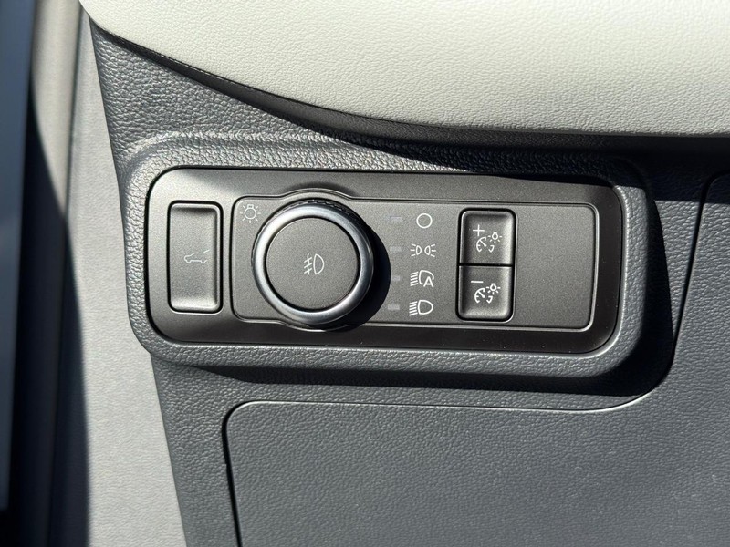 Ford Explorer Vehicle Full-screen Gallery Image 19