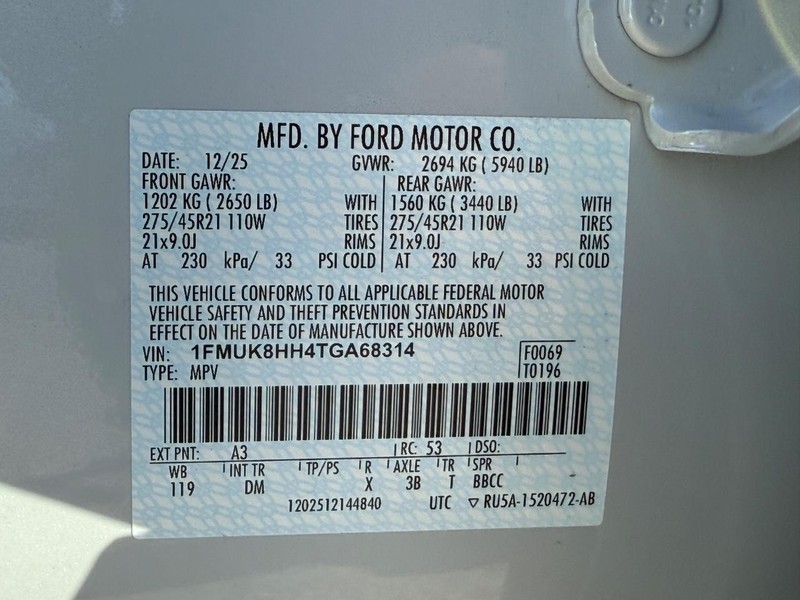 Ford Explorer Vehicle Full-screen Gallery Image 22