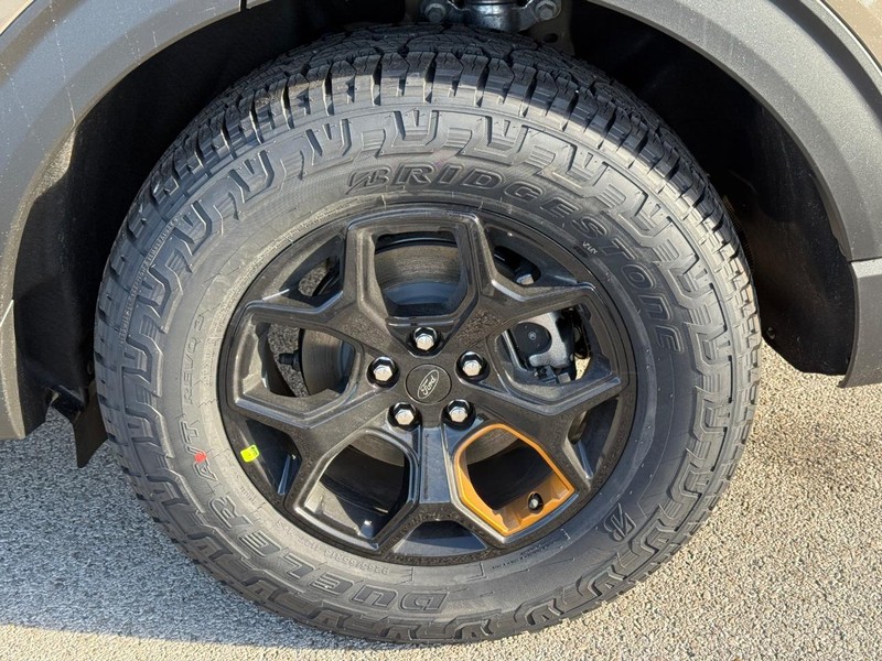 Ford Explorer Vehicle Full-screen Gallery Image 4