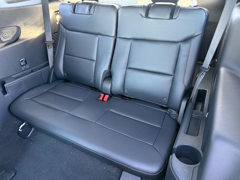 Ford Explorer Vehicle Full-screen Gallery Image 5