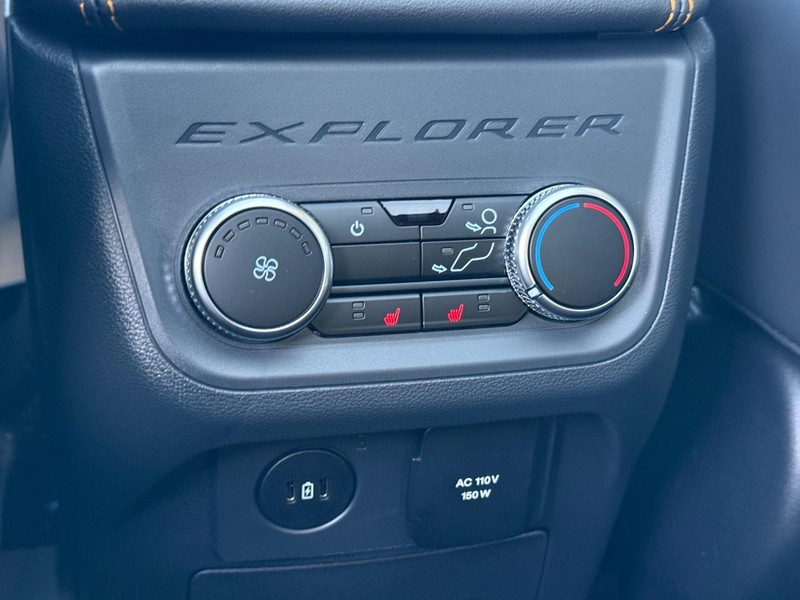 Ford Explorer Vehicle Full-screen Gallery Image 8