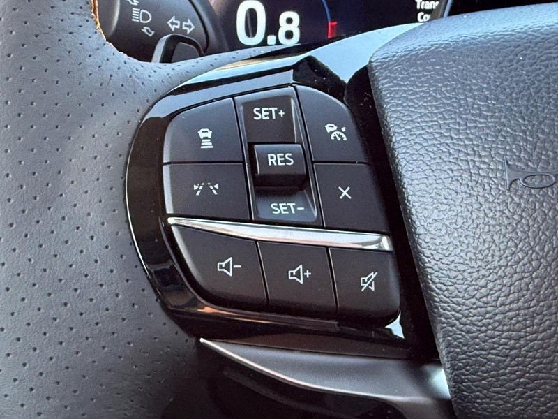 Ford Explorer Vehicle Full-screen Gallery Image 11