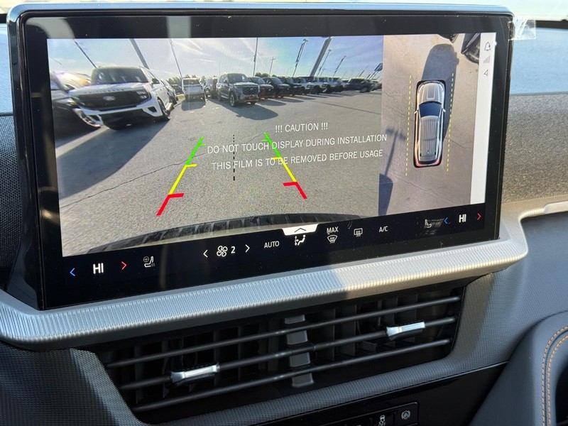 Ford Explorer Vehicle Full-screen Gallery Image 15