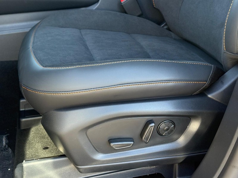 Ford Explorer Vehicle Full-screen Gallery Image 21