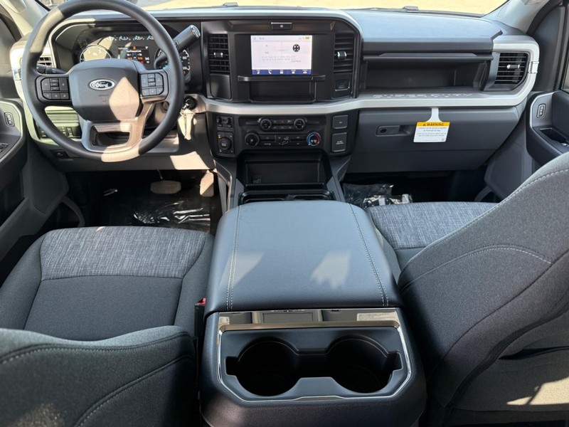 Ford Super Duty F-350 SRW Vehicle Full-screen Gallery Image 6