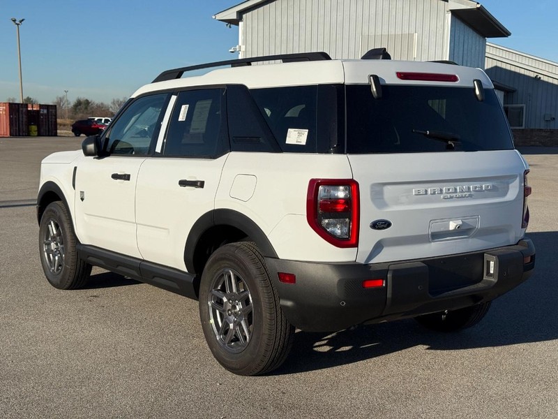 Ford Bronco Sport Vehicle Full-screen Gallery Image 3