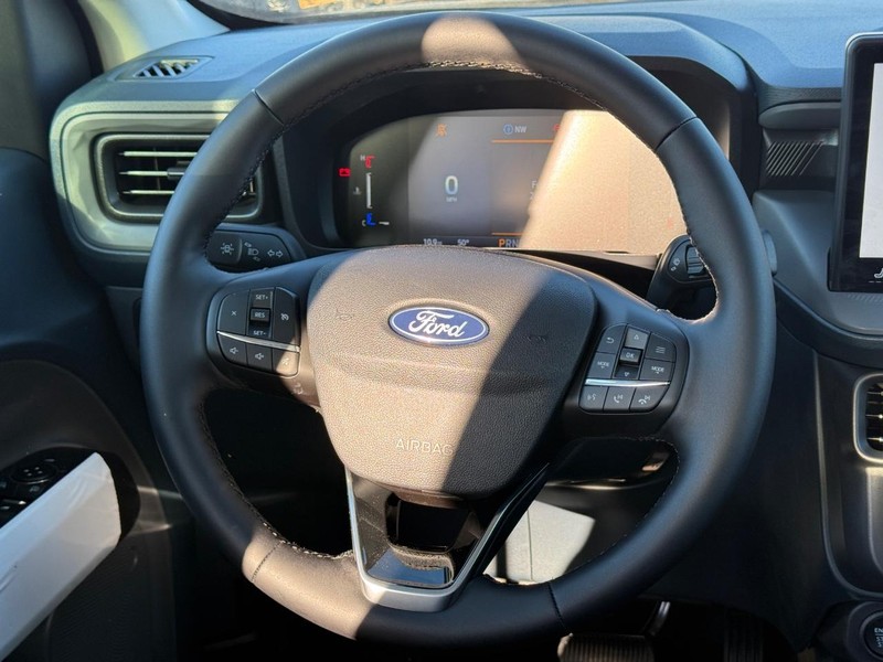 Ford Maverick Vehicle Full-screen Gallery Image 7