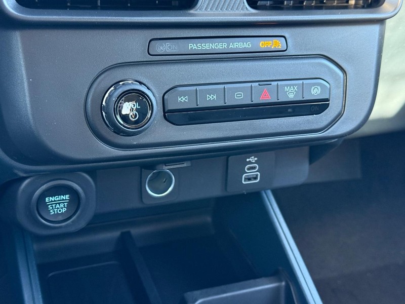 Ford Maverick Vehicle Full-screen Gallery Image 12