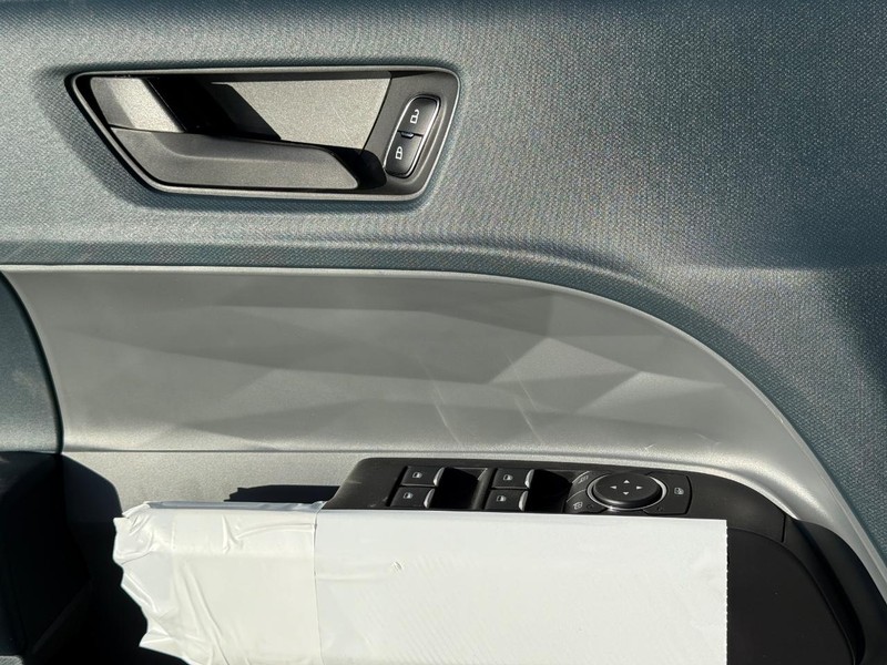 Ford Maverick Vehicle Full-screen Gallery Image 15