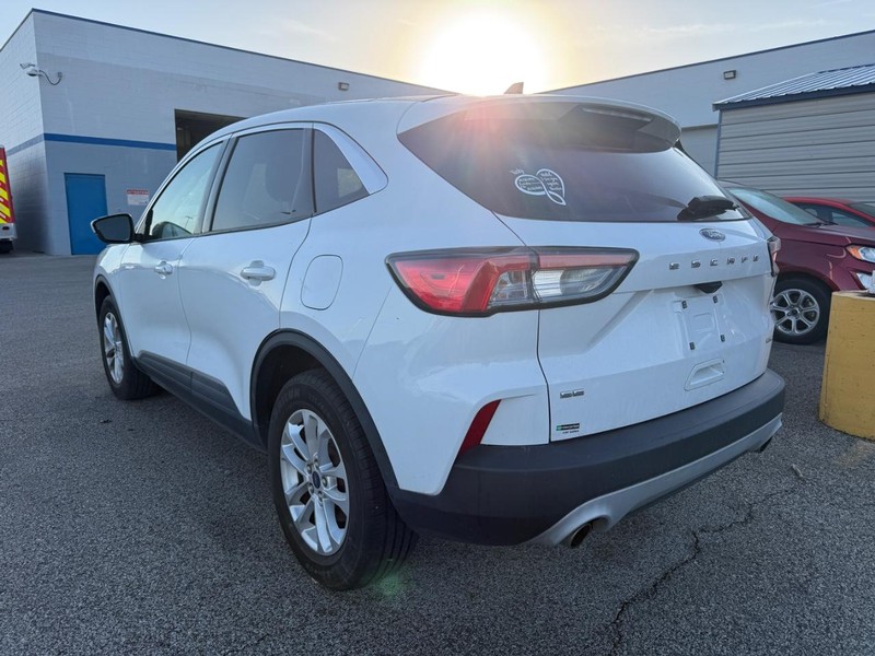 Ford Escape Vehicle Full-screen Gallery Image 02