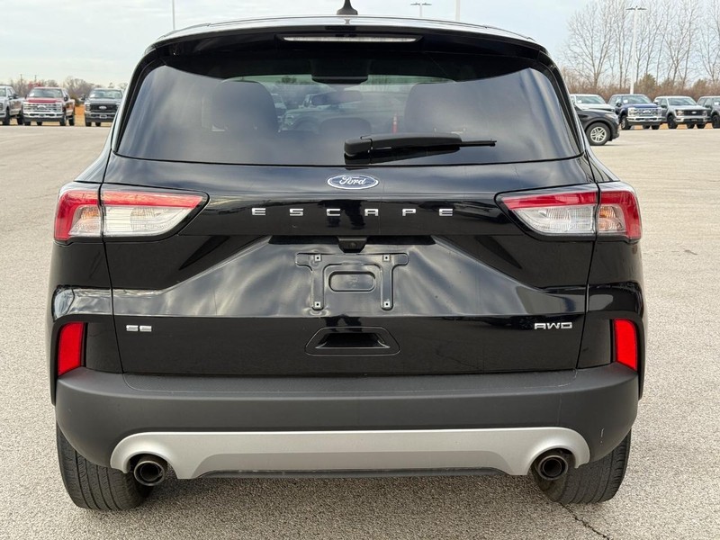 Ford Escape Vehicle Full-screen Gallery Image 4