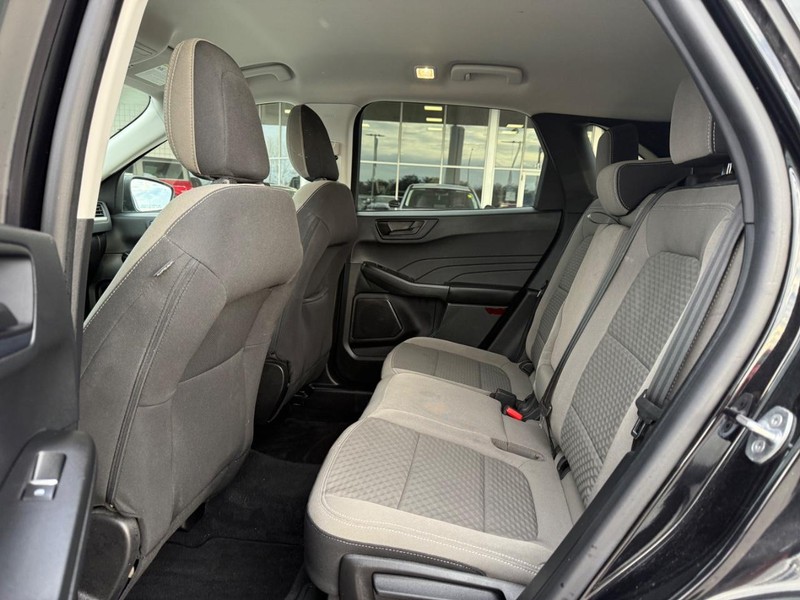 Ford Escape Vehicle Full-screen Gallery Image 10