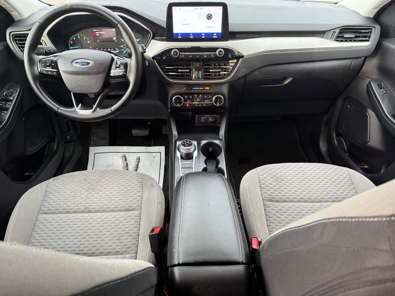 Ford Escape Vehicle Full-screen Gallery Image 11