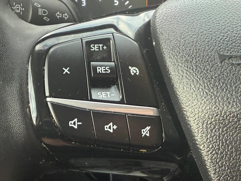 Ford Escape Vehicle Full-screen Gallery Image 13