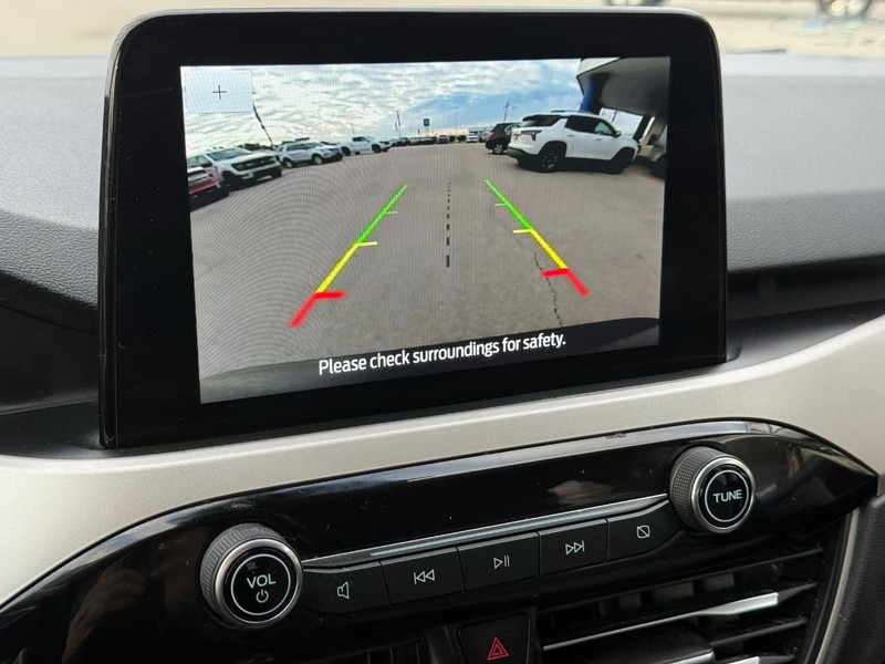 Ford Escape Vehicle Full-screen Gallery Image 17