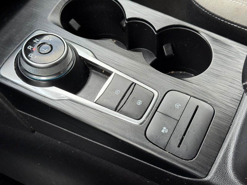 Ford Escape Vehicle Full-screen Gallery Image 19