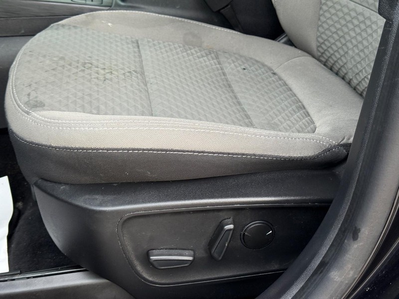 Ford Escape Vehicle Full-screen Gallery Image 24