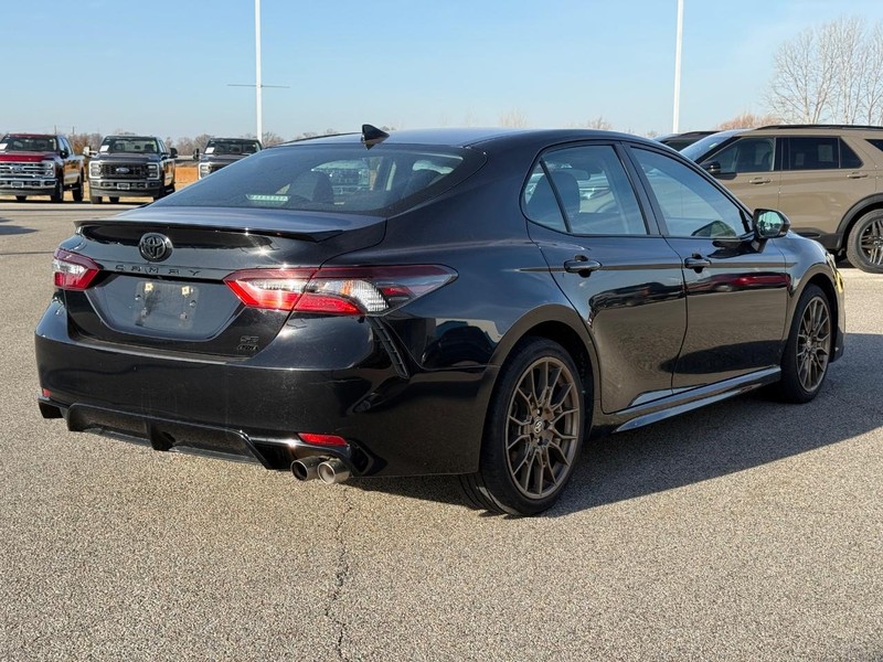 Toyota Camry Vehicle Full-screen Gallery Image 5