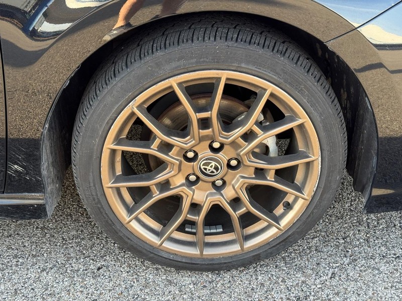 Toyota Camry Vehicle Full-screen Gallery Image 7